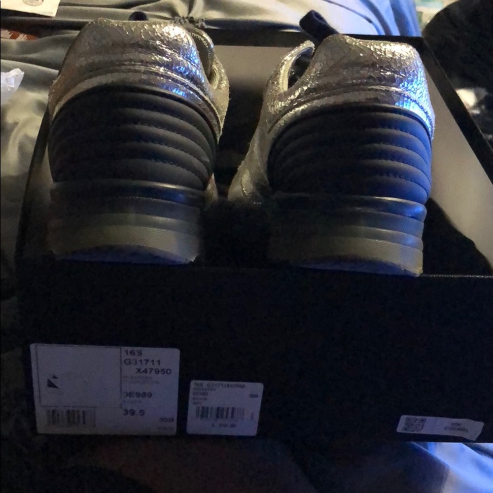 Chanel silver sneakers - Picture 4 of 4